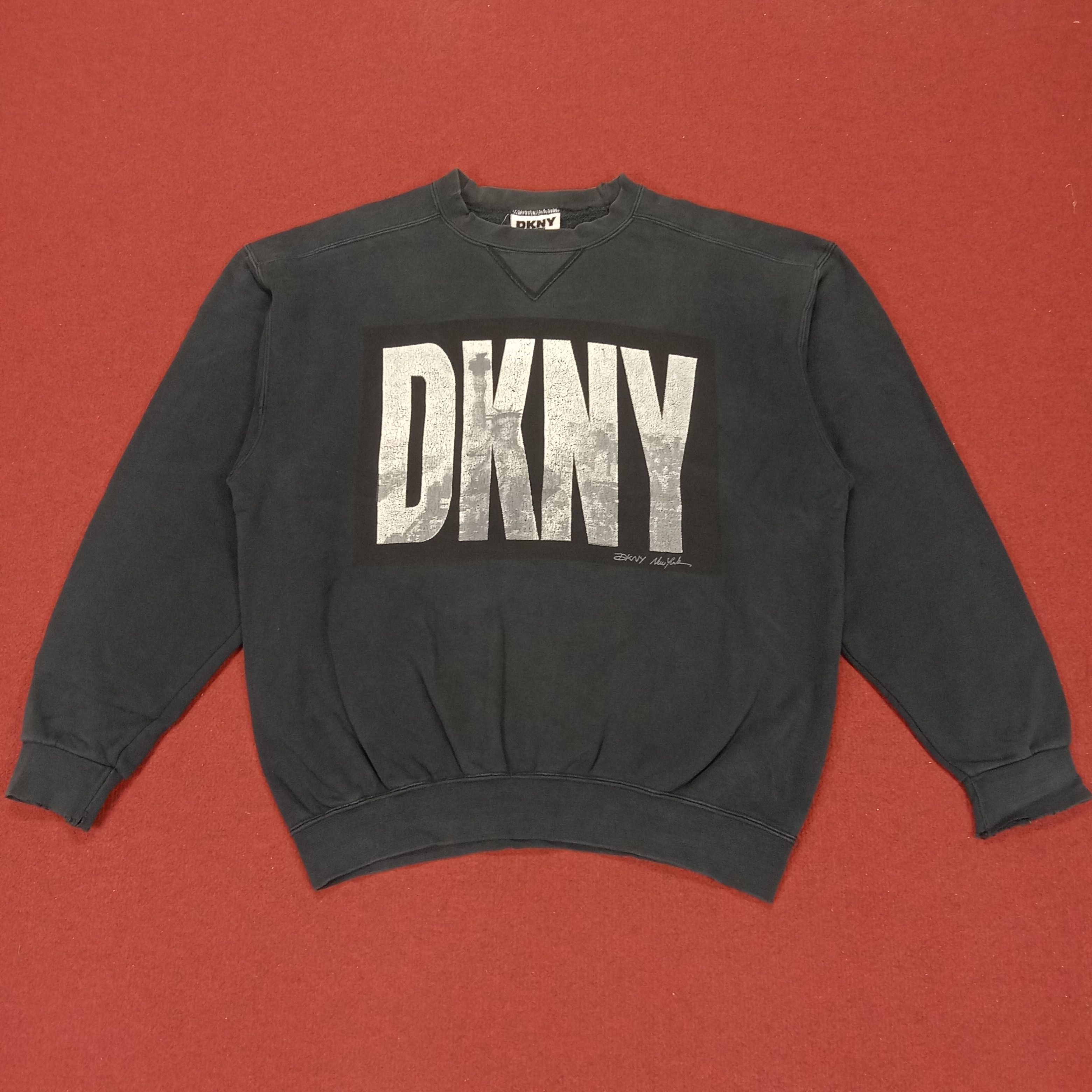 DKNY × Vintage DKNY Big Center Design Streetwear Style Sweatshirt Size US L / EU 52-54 / 3 - 1 Thumbnail
