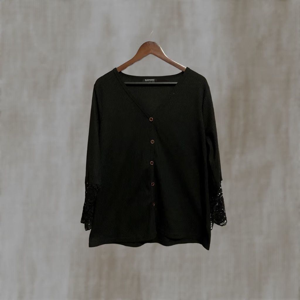 Vintage BloomChic Knit Top Black Button-Up Lace Sleeve Detail V-Neck Long Sleeve 12 Womens Size XL / US 12-14 / IT 48-50 - 1 Thumbnail