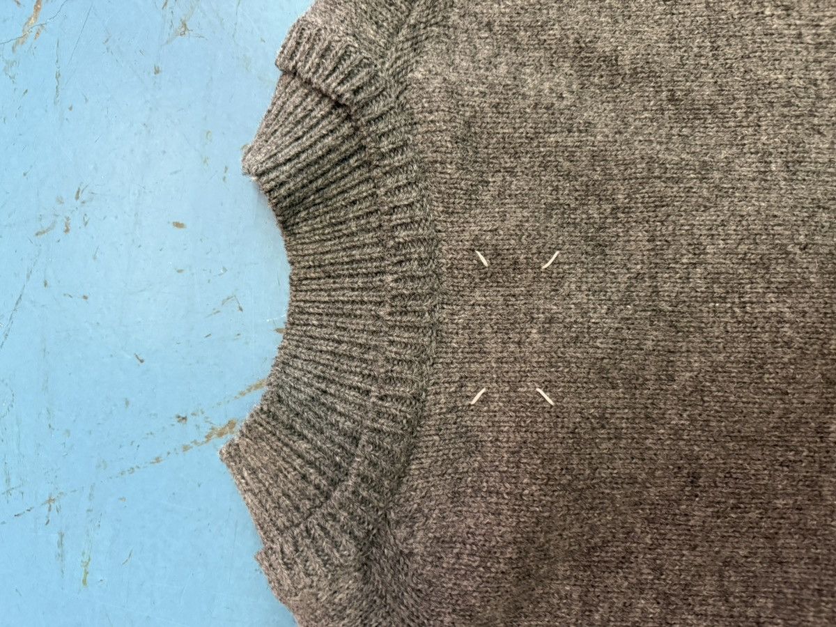 Maison Margiela SI1TH0001 MARGIELA V NECK WOOL VEST Size US XL / EU 56 / 4 - 5 Thumbnail