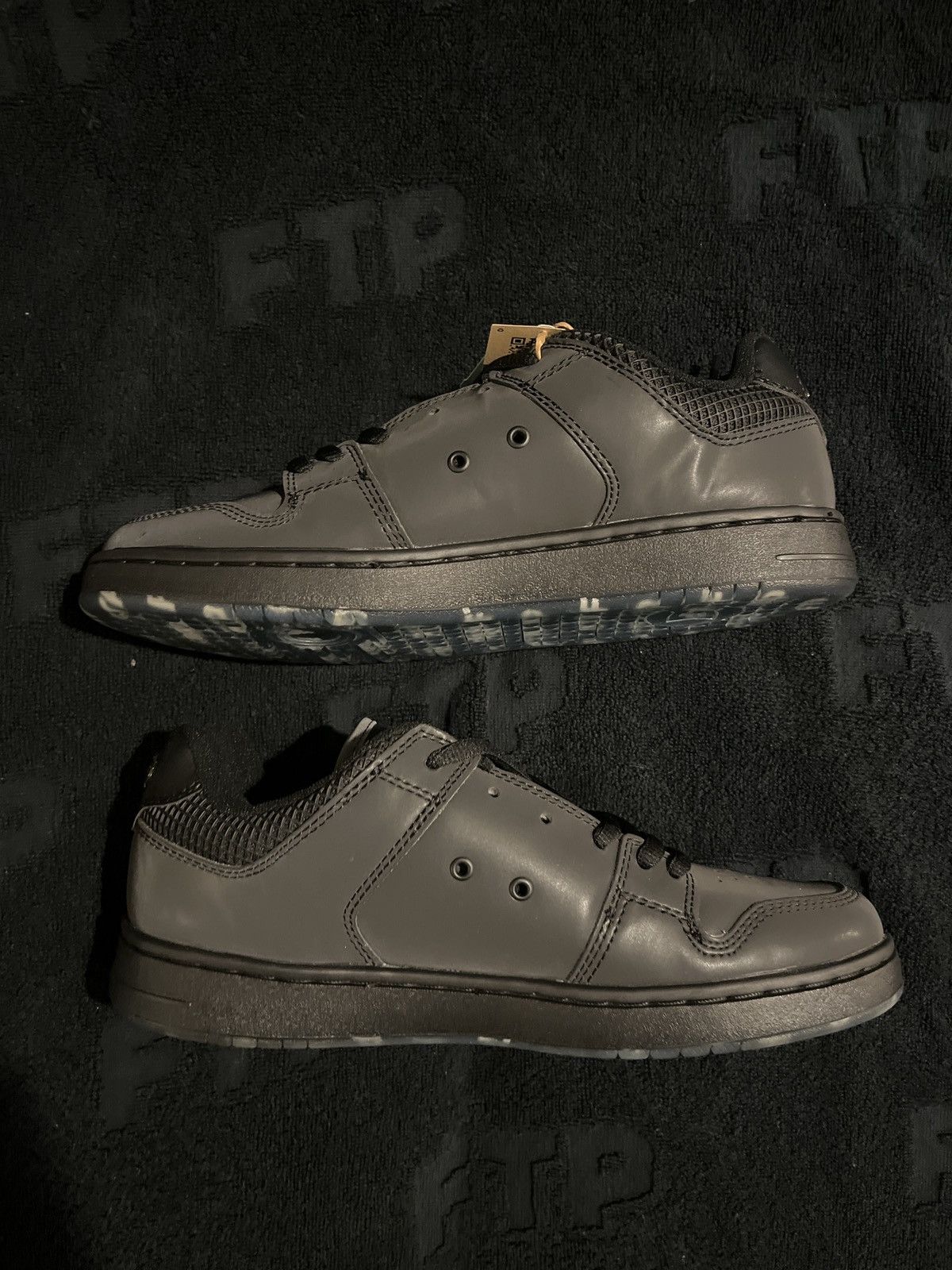 DC × Fuck The Population Manteca 4 FTP Size US 9 / EU 42 - 3 Thumbnail