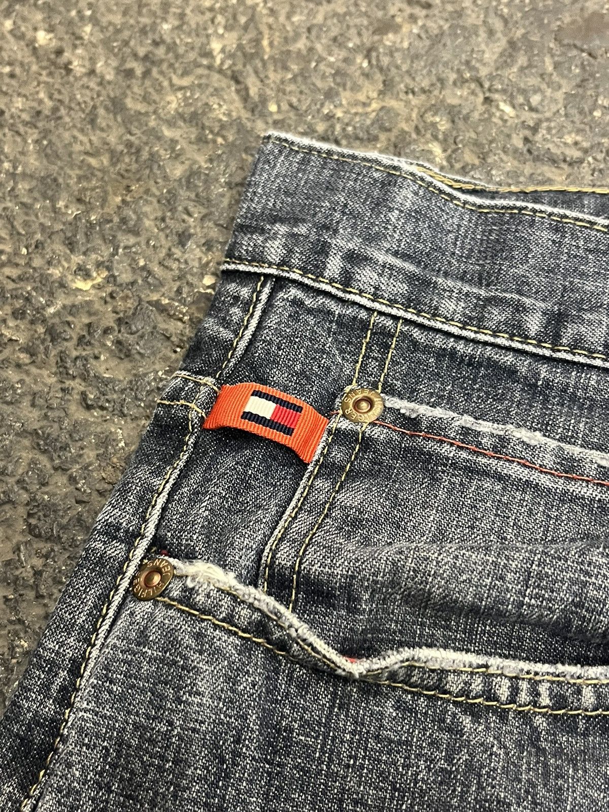 Tommy Hilfiger × Vintage Baggy fit Tommy Hilfiger y2k denim wide leg skater hype rare Size US 38 / EU 54 - 7 Thumbnail