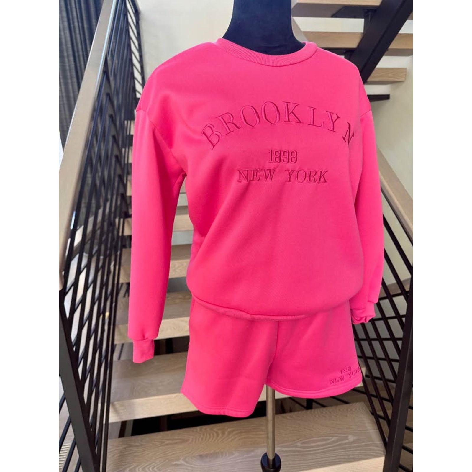 Other New Hot pink matching set includes sweatshirt and shorts Size S / US 4 / IT 40 - 2 Thumbnail