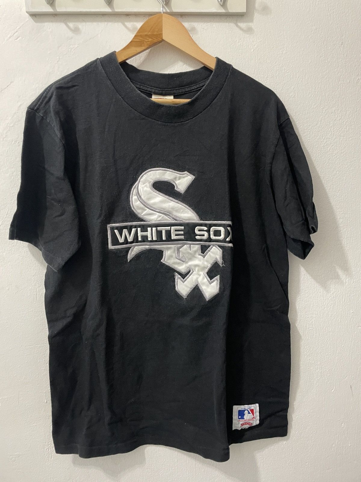 Nutmeg × Vintage Vintage 90s Chicago White Sox MLB Embroidered T-Shirt Size US L / EU 52-54 / 3 - 3 Thumbnail