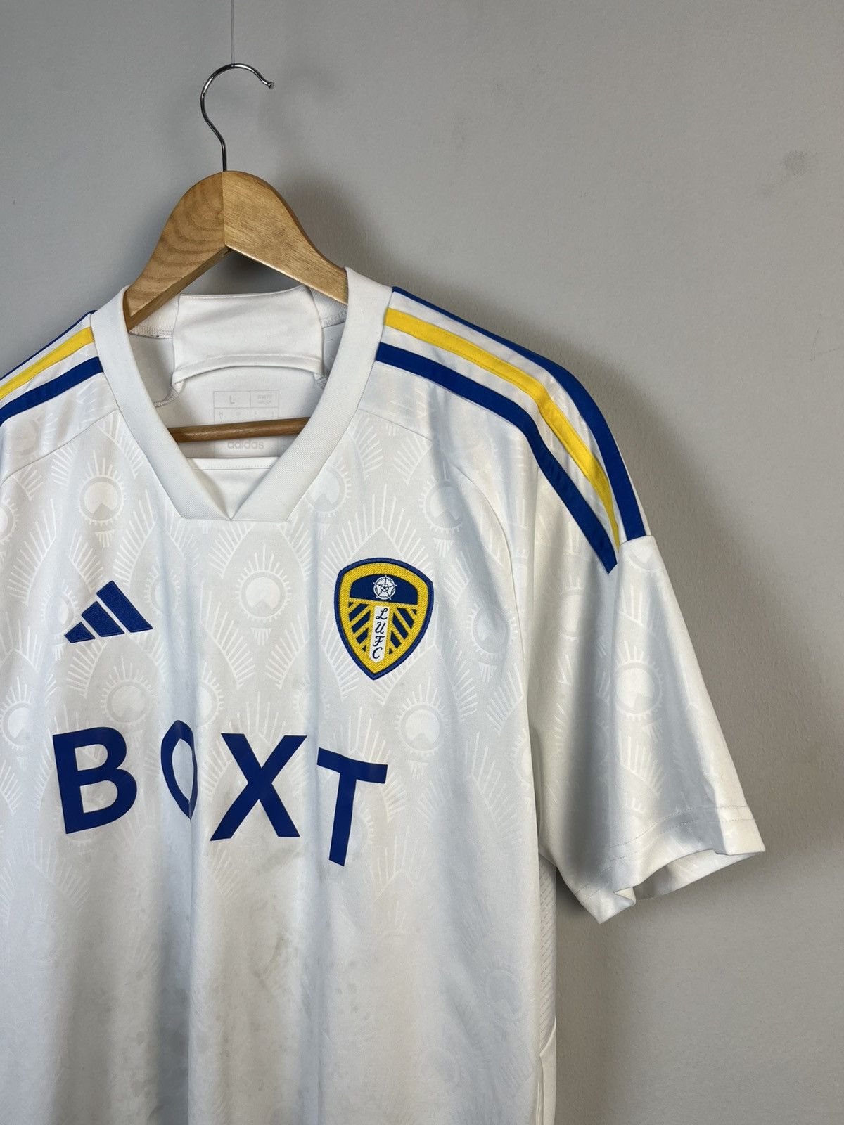 Other BNWT Adidas 2023-2024 Leeds United Home Soccer Jersey Size US L / EU 52-54 / 3 - 3 Thumbnail
