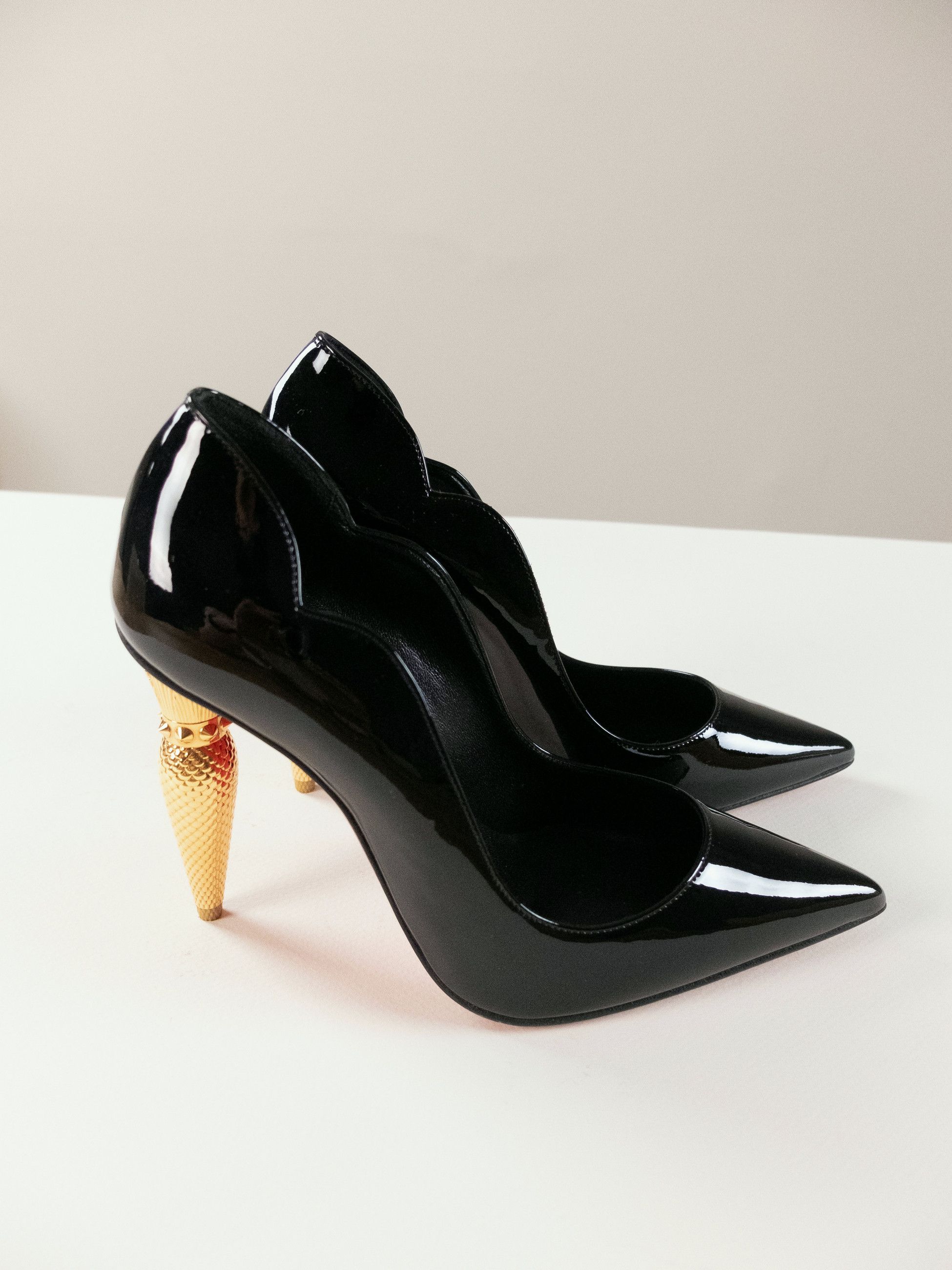 Christian Louboutin CHRISTIAN LOUBOUTIN Lipchick black patent leather pumps Size US 6 / IT 36 - 10 Thumbnail