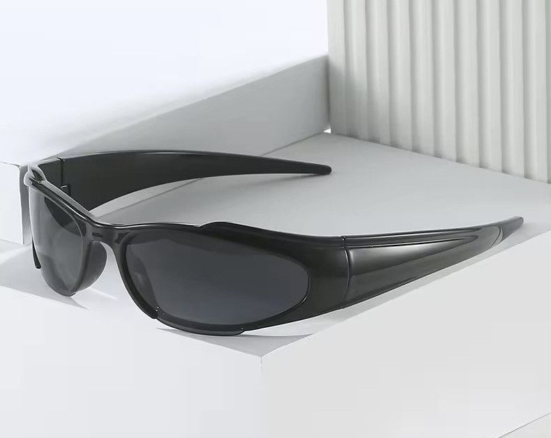 Vintage Retro Y2K Fashion Design Sunglasses Size ONE SIZE - 3 Thumbnail