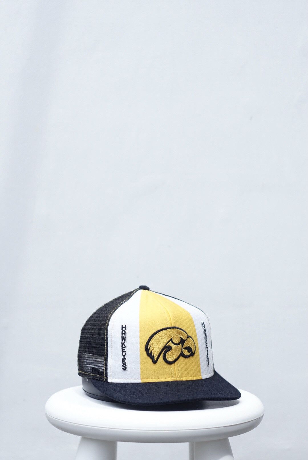NCAA × Vintage Vintage AJD Iowa Hawkeyes Lucky Stripe trucker hat Size ONE SIZE - 1 Thumbnail