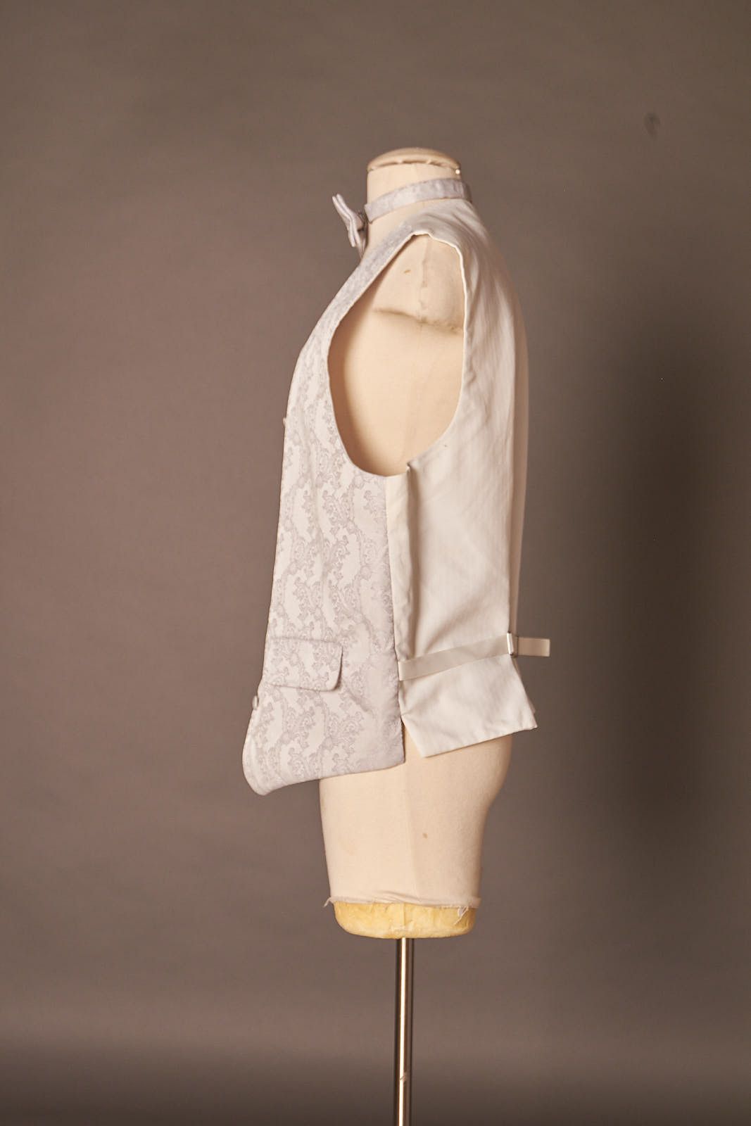 Vintage Vintage 1980s White Silver Tuxedo Vest w Matching Bow Tie Size 44L - 2 Thumbnail