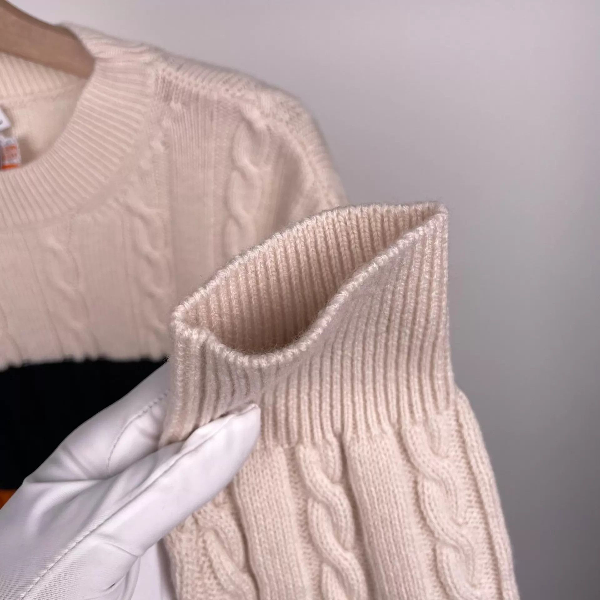 Loewe LOEWE White Sweater S 260418CM19C05 Size S / US 4 / IT 40 - 9 Thumbnail