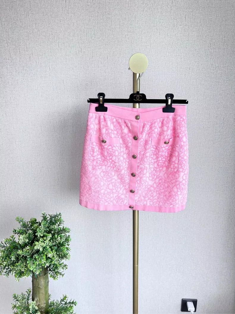 Chanel Chanel Pink camellia knitted skirt Size 24" / US 00 / IT 34 - 1 Thumbnail