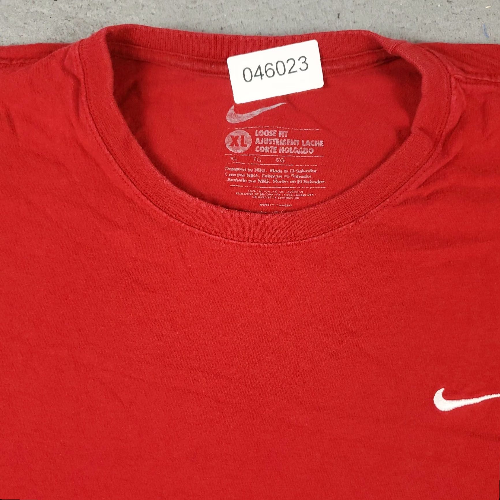 Nike Nike T-Shirt Mens XL Red Swoosh Casual Short Sleeve Adult Shirt Size US XL / EU 56 / 4 - 2 Thumbnail