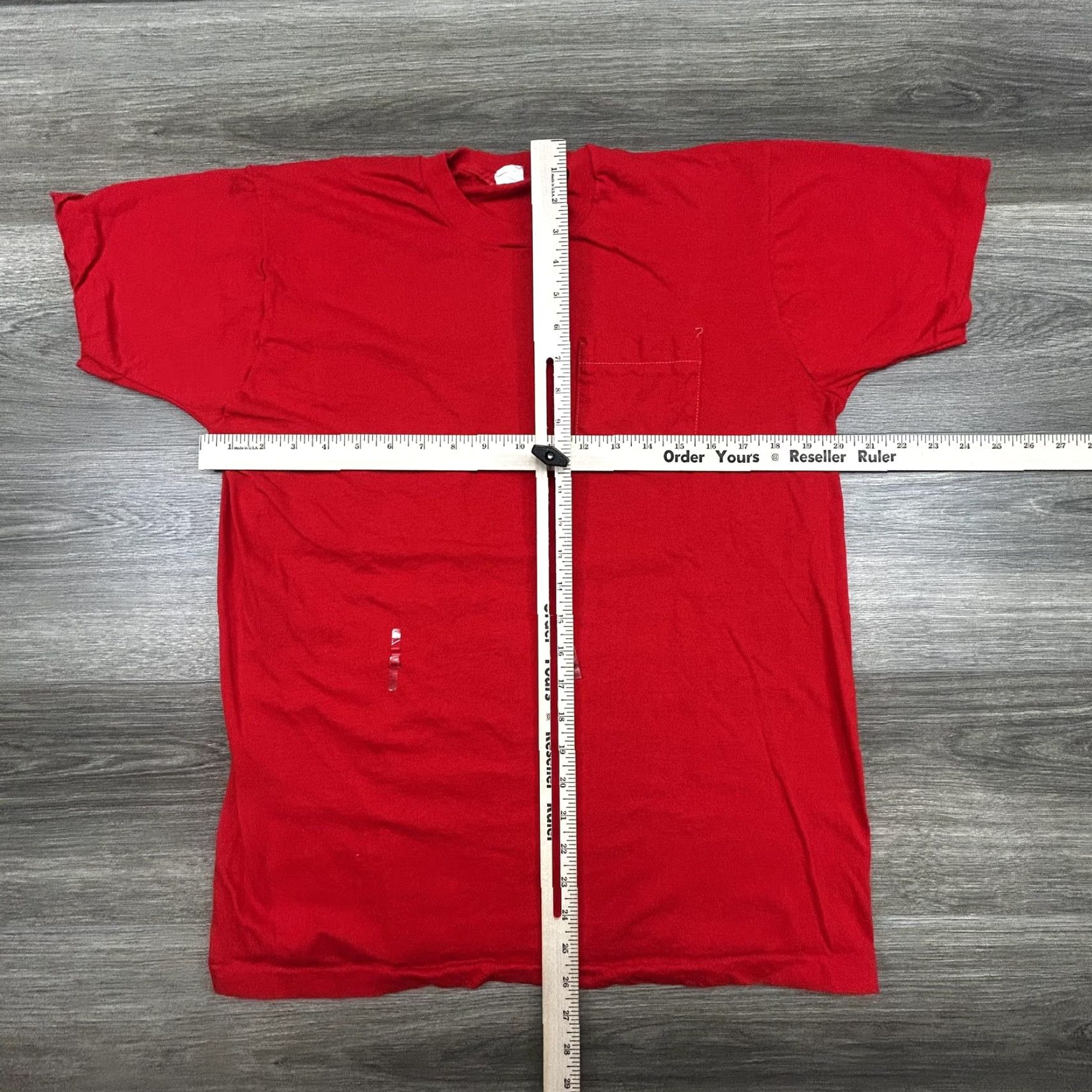 Fruit Of The Loom VINTAGE Fruit Of The Loom Mens XL Red Pocket T-Shirt 80s Made USA NWOT Shirt Mens XL Red 80s USA Vintage Blank Tee Size US XL / EU 56 / 4 - 5 Thumbnail