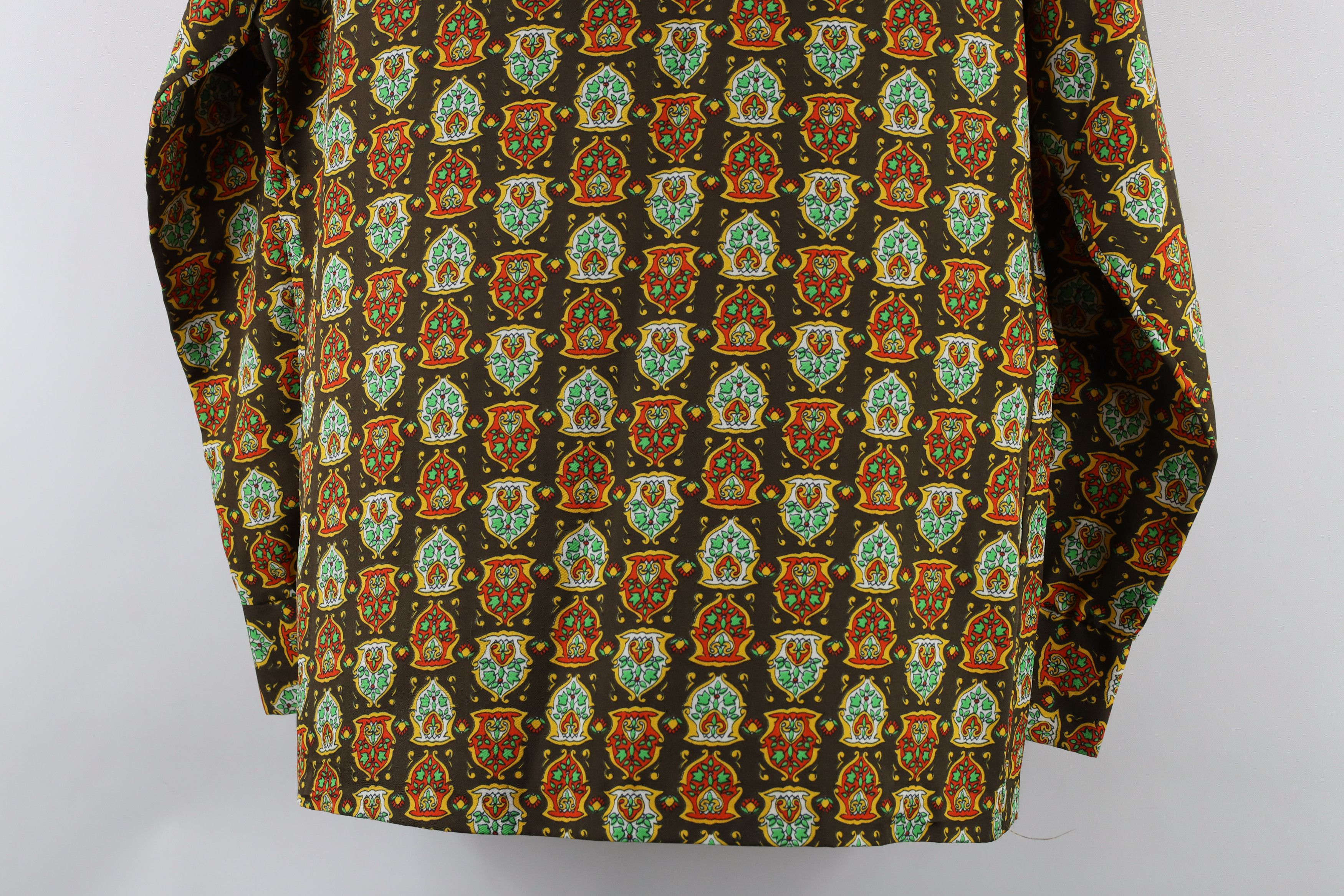 Vintage Vintage 60s 70s Streetwear Crest Flower Button Shirt USA Size XL / US 12-14 / IT 48-50 - 9 Thumbnail