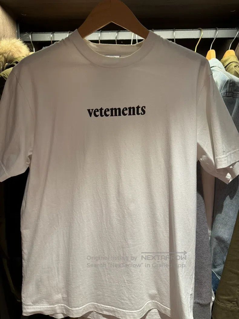 Vetements Vetements Classic Pure Black and White Logo T-Shirt Short Size US XS / EU 42 / 0 - 2 Thumbnail