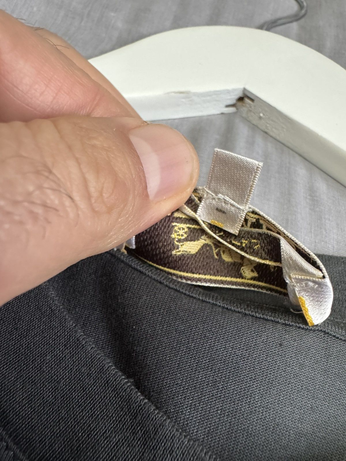 Hermes HERMES tshirt STUDY sizes in photos SHOWN BY TAPE MEASURE Size US M / EU 48-50 / 2 - 14 Thumbnail