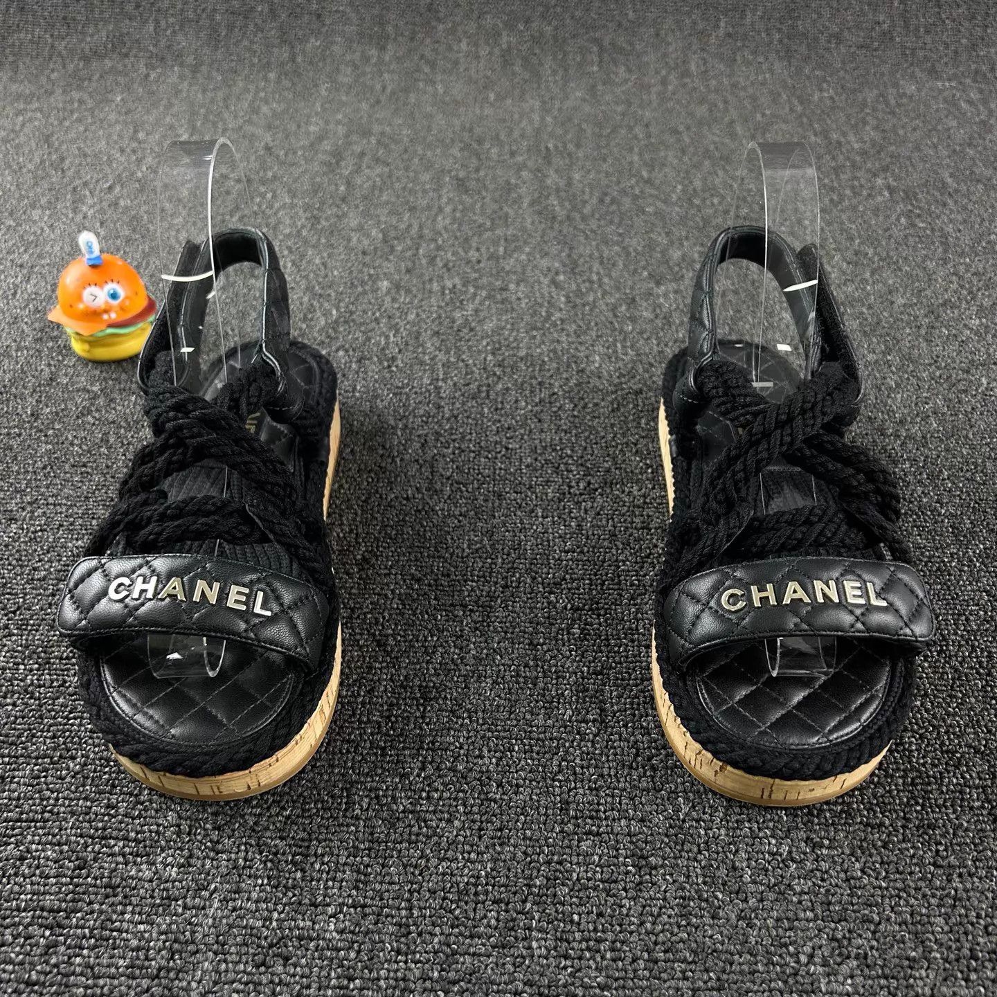 Chanel Chanel Black Woven Gold Logo Sandals EUR 38 Size US 7.5 / IT 37.5 - 2 Thumbnail