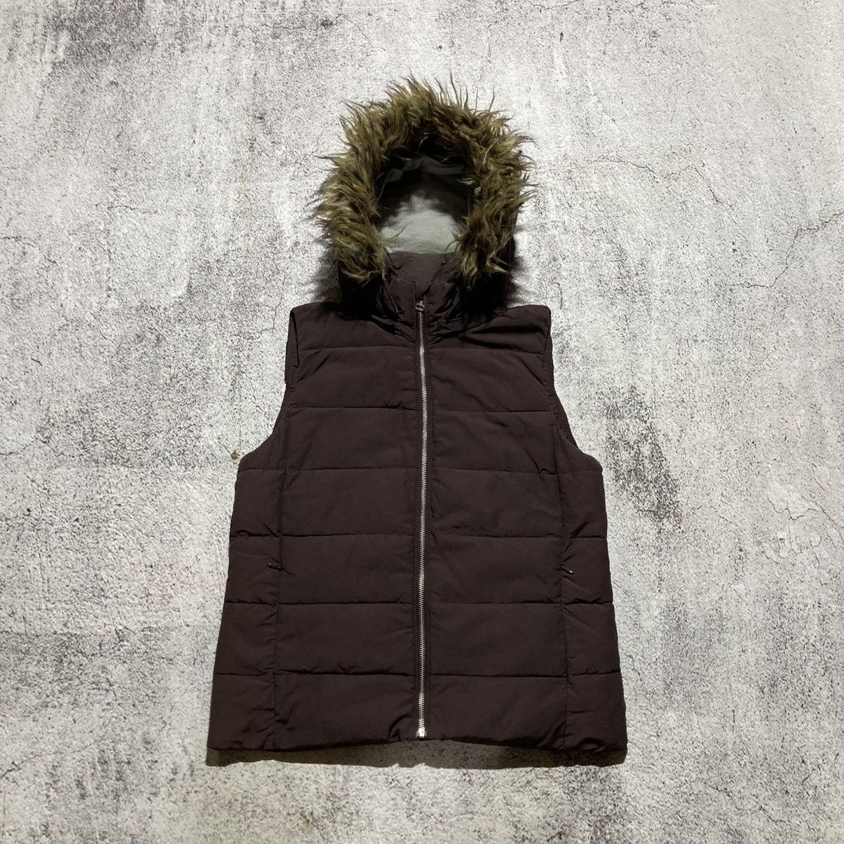 Japanese Brand 2000s Gap Gothic Punk Style Down Jacket Fur Vest Brown Size US M / EU 48-50 / 2 - 1 Thumbnail