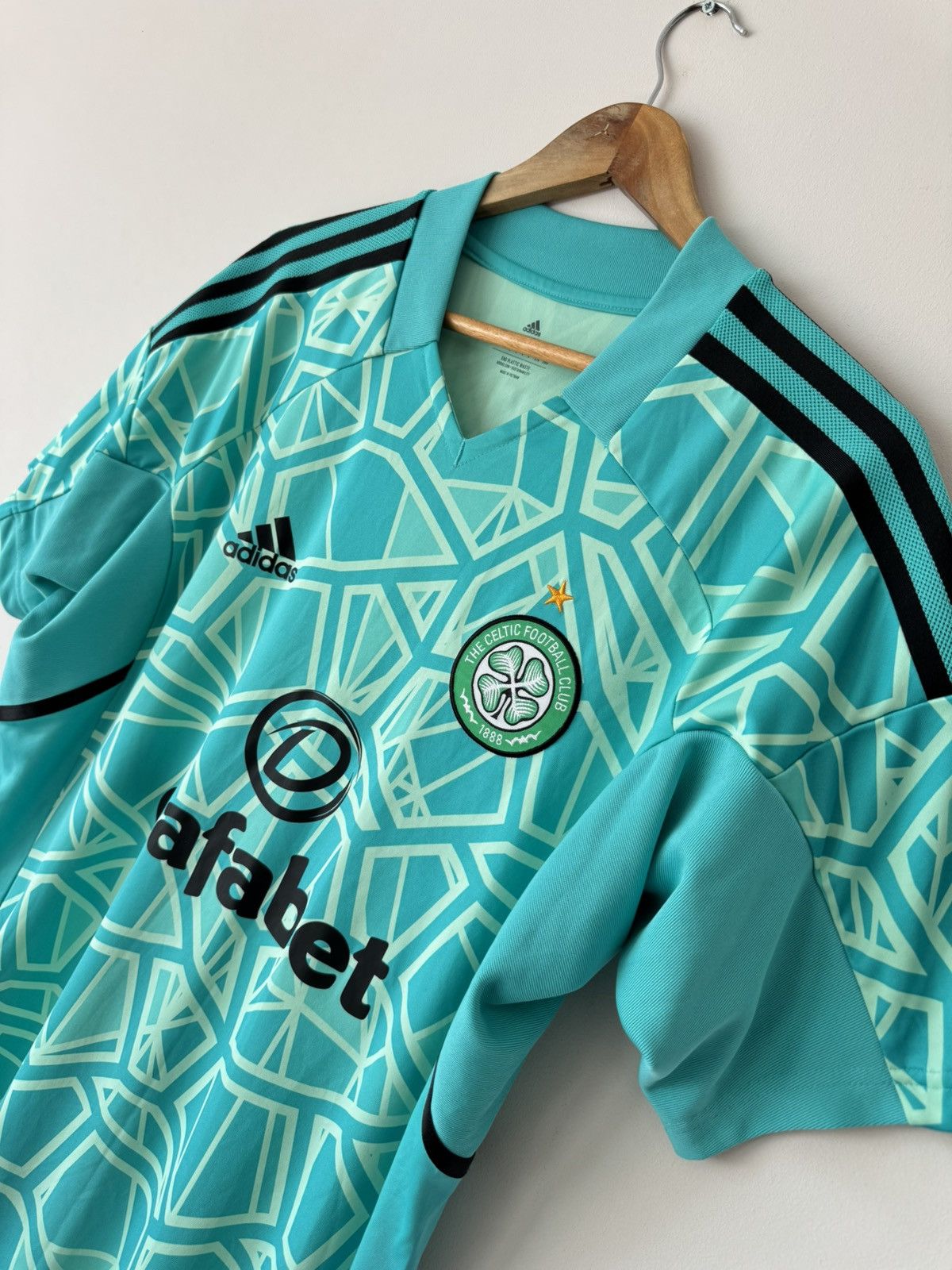 Adidas Celtic 2022-2023 Soccer Goalkeeper Jersey Adidas Shirt Kit Size US L / EU 52-54 / 3 - 5 Thumbnail