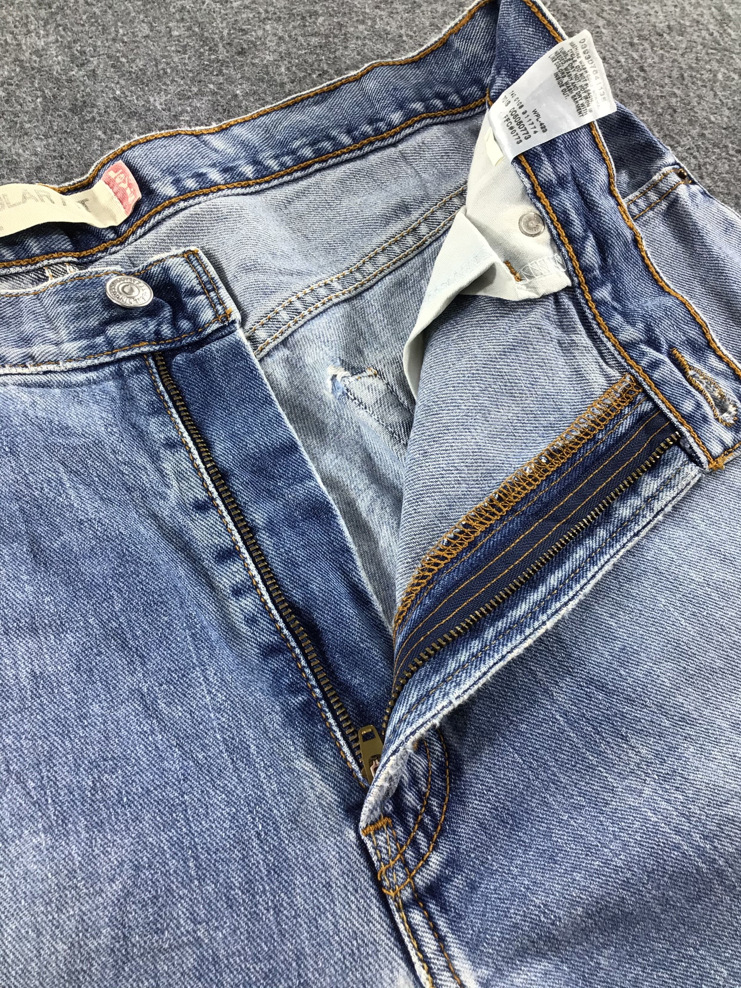Levi's Vintage Levis 505 Jeans Faded Blue Denim -J467 Size US 36 / EU 52 - 9 Thumbnail