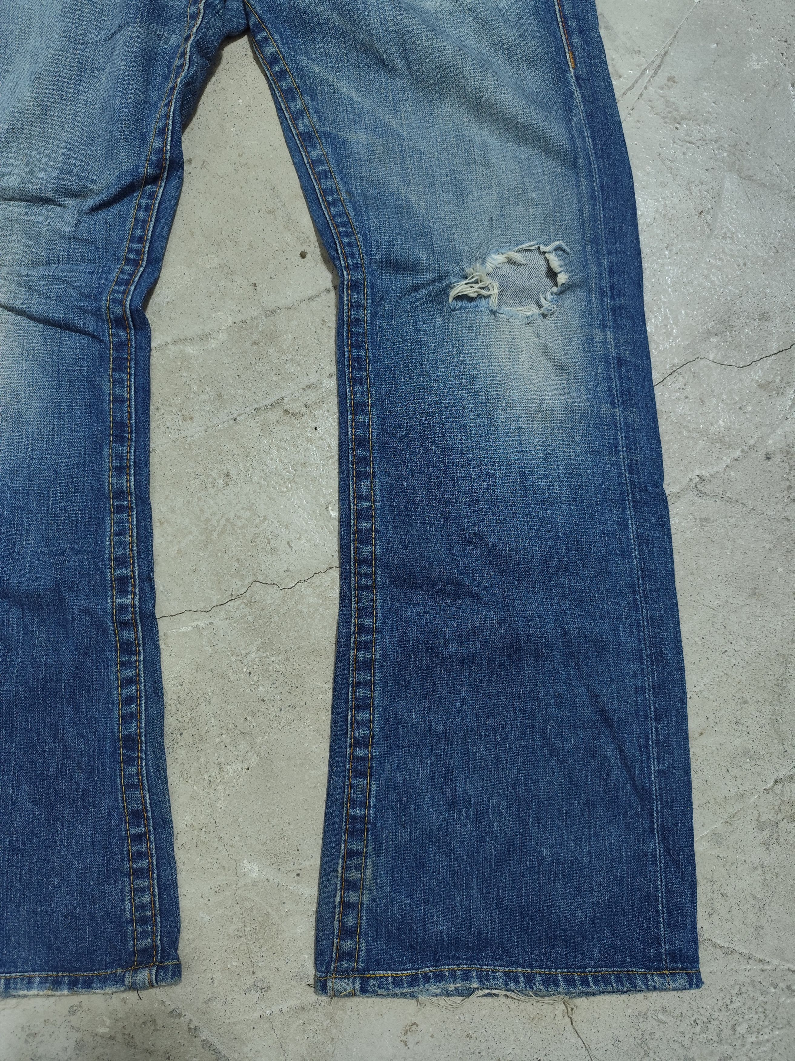 True Religion True Religion Distress Flared Pants Size US 34 / EU 50 - 3 Thumbnail