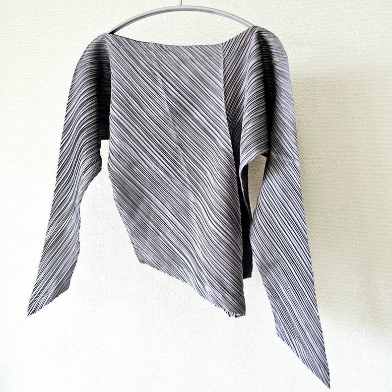Issey Miyake Issey Miyake Irregular-shaped sheep horn top Size M / US 6-8 / IT 42-44 - 2 Thumbnail