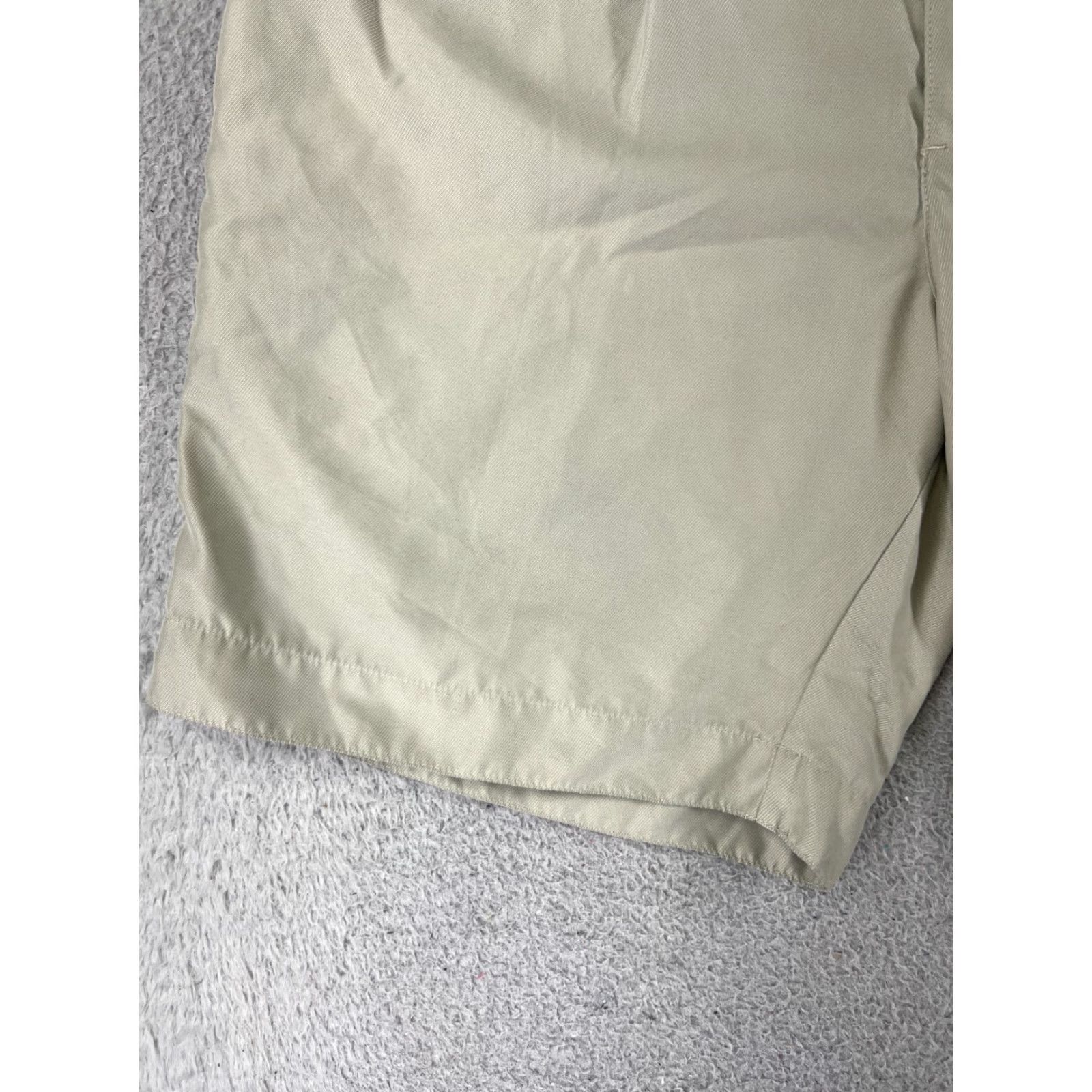Vintage Columbia Men Bermuda Shorts 34 Beige 100% Polyester Pleated Zip Cargo Pocket Inseam 9 Regular Fit Beach Golf Casual Bermuda Shorts Mens Beige 34x9 Size US 34 / EU 50 - 3 Thumbnail