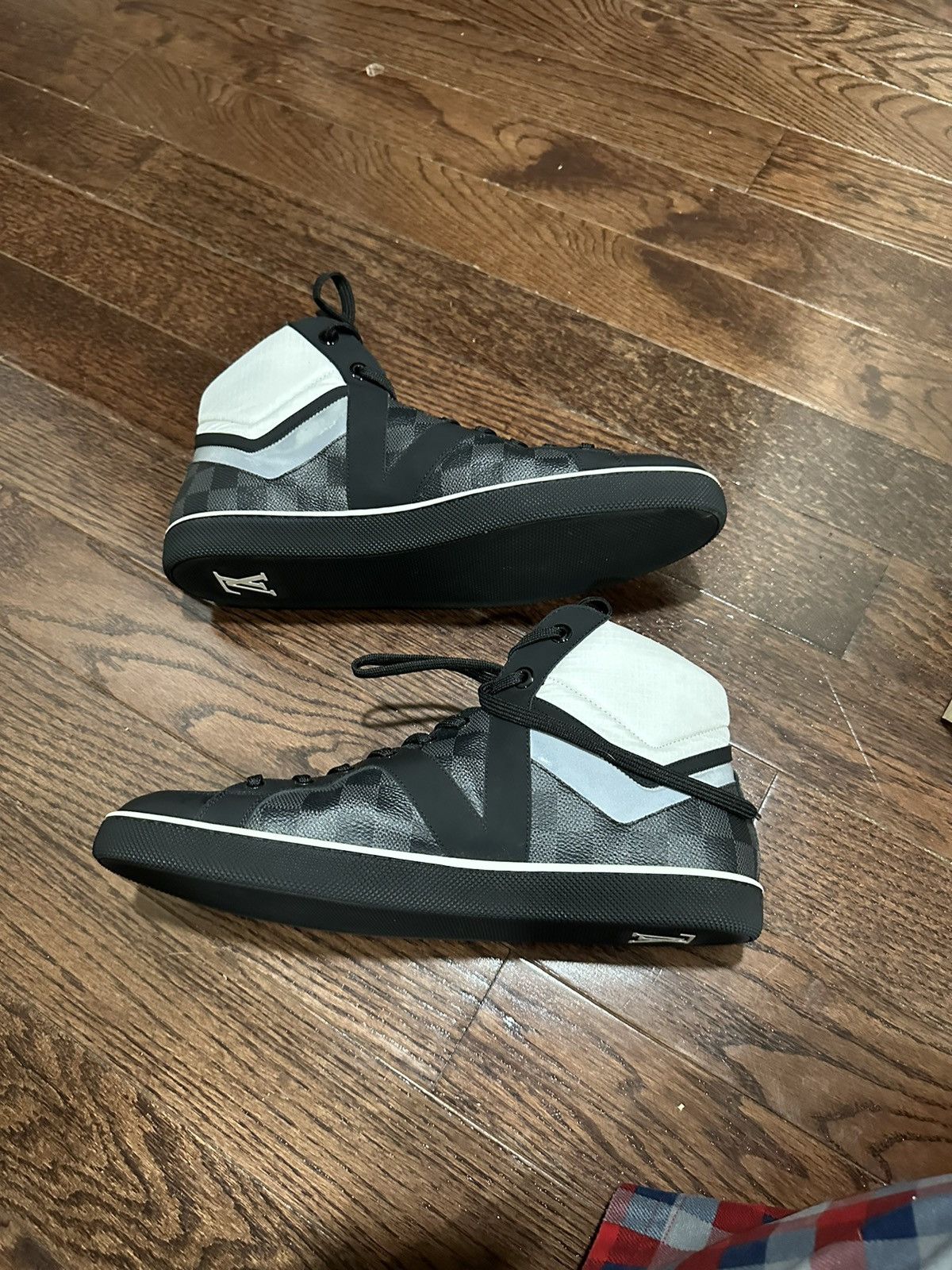 Louis Vuitton Louis Vuitton Hi Top Damier Sneakers Size US 10.5 / EU 43-44 - 4 Thumbnail