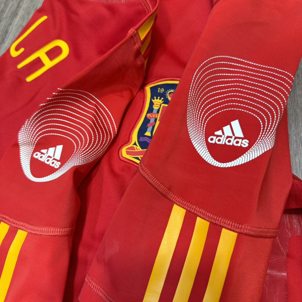 Adidas Spain 10/11 player issue home shirt #7 David Villa Size US L / EU 52-54 / 3 - 5 Thumbnail