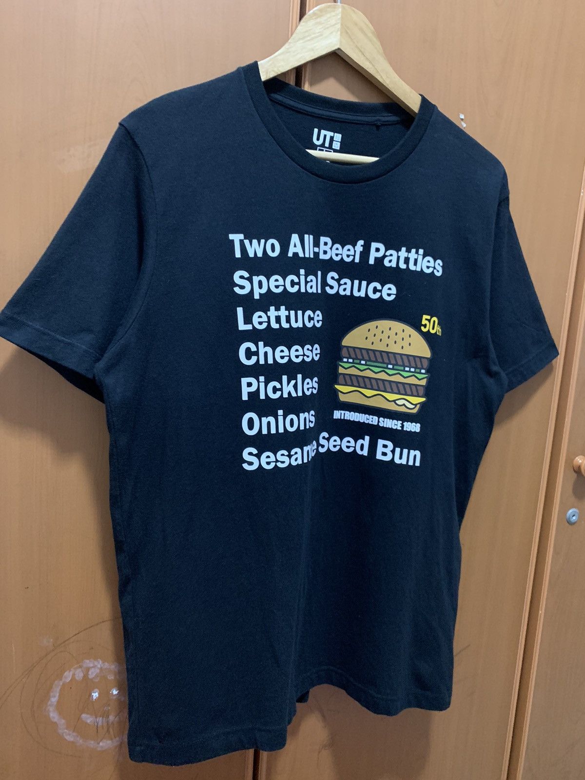 Uniqlo Uniqlo UT Mc Donald's 50th Anniversary Big Mac Graphic Tee Size US L / EU 52-54 / 3 - 3 Thumbnail