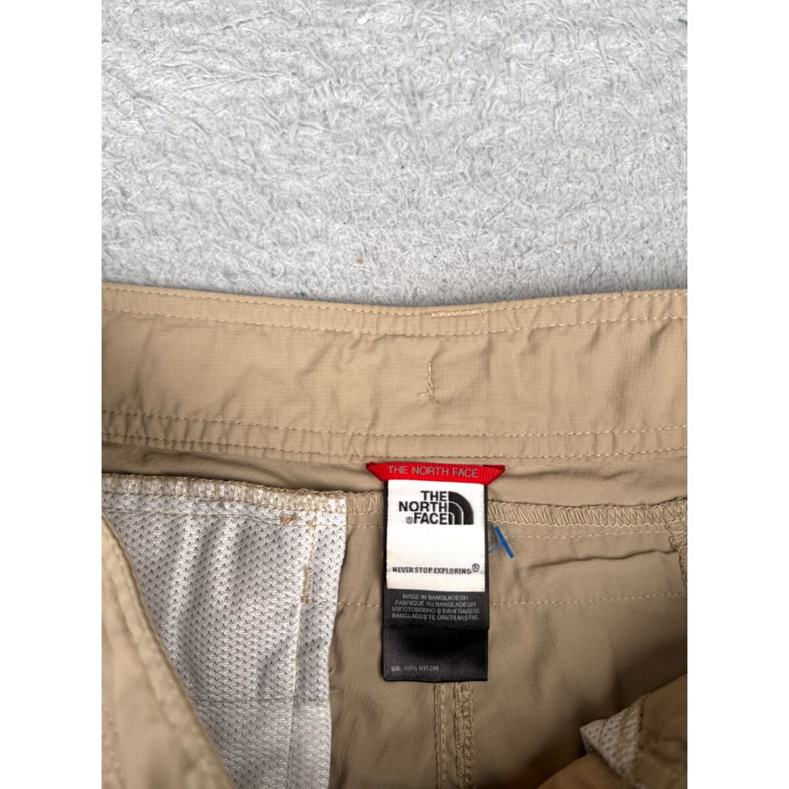 The North Face The North Face Women’s Shorts Cargo Beige 29x7 100% Nylon Canvas Quick Dry Breathable Pockets Hiking Outdoor Activewear Regular Size 4 Womens Size 27" / US 4 / IT 40 - 7 Thumbnail