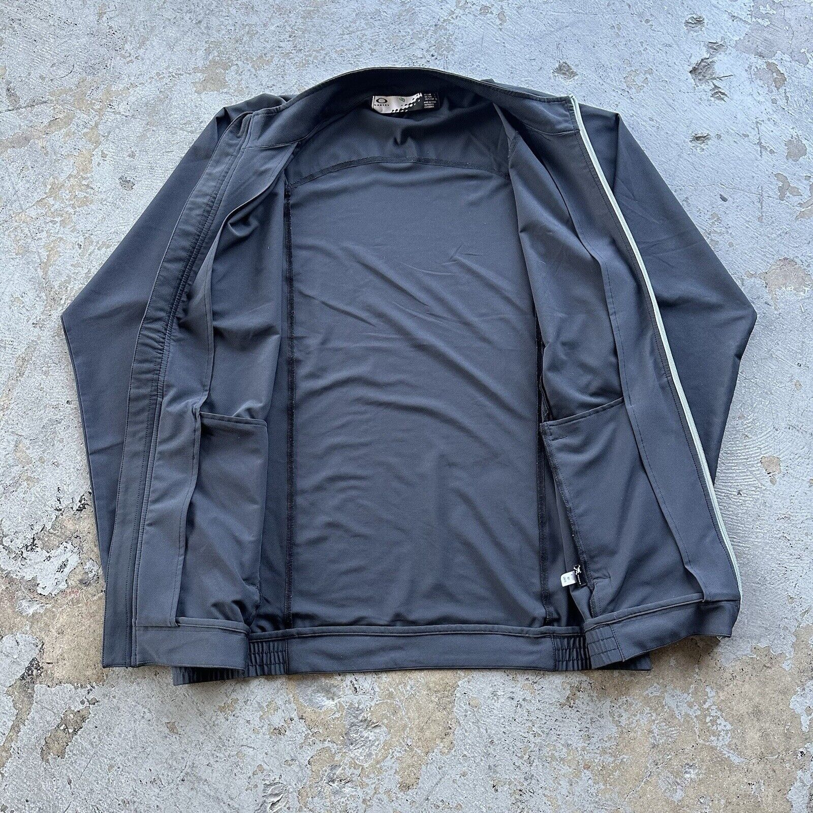Oakley Vintage Y2K Oakley Black Zip Up Jacket Size Large Sportswear Size US L / EU 52-54 / 3 - 3 Thumbnail