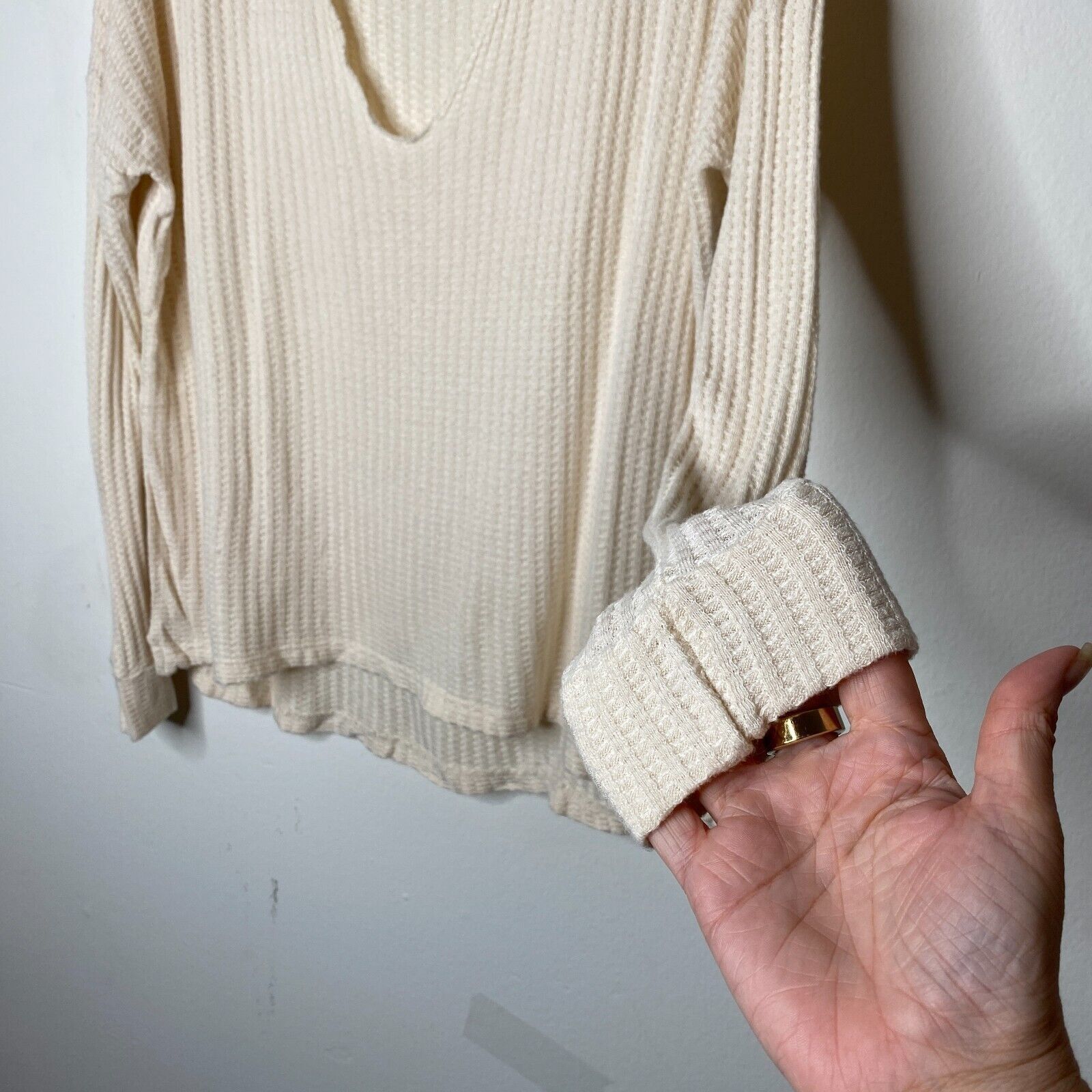 Chaser Brand Chaser Vintage Cream Thermal Raw Split Neck Long Sleeve Top Size S / US 4 / IT 40 - 6 Thumbnail