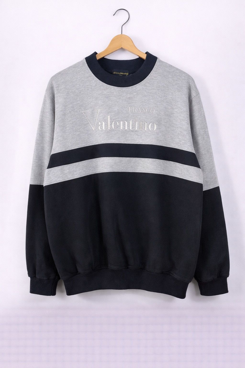 Japanese Brand Vintage Franco Valentino Italy Two-Tone Crewneck Sweatshirt Size US M / EU 48-50 / 2 - 1 Thumbnail