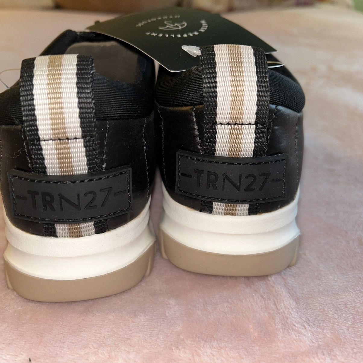 Naturalizer Naturalizer black low breakaway front zip water resistant Size US 9.5 / IT 39.5 - 6 Thumbnail