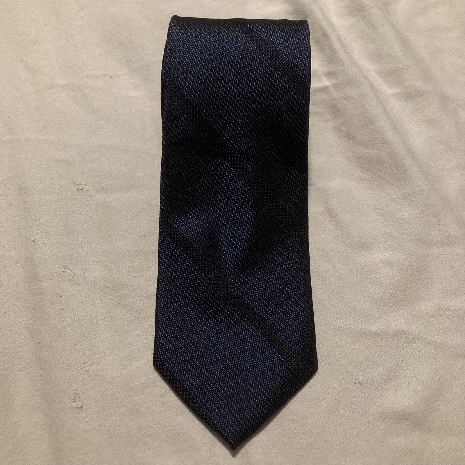 Van Heusen NWOT Van Heusen Navy/Black Silk Tie 59/2.75 Size ONE SIZE - 1 Thumbnail
