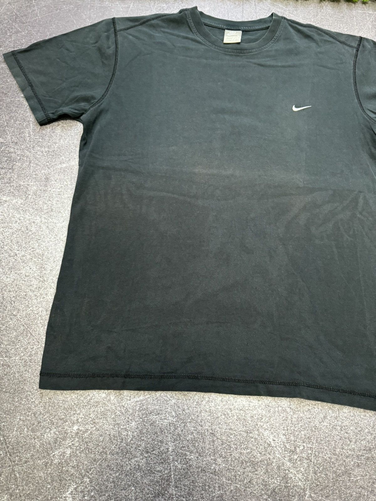Nike × Vintage Vintage 2000s Nike Swoosh Faded T Shirt Y2K Tee Size US L / EU 52-54 / 3 - 5 Thumbnail