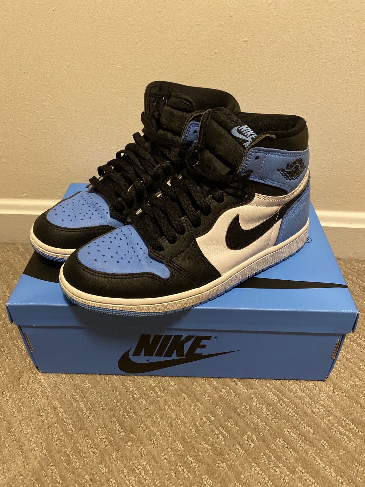 Jordan Brand × Nike Air Jordan 1 Retro High OG UNC Toe Size US 9.5 / EU 42-43 - 1 Thumbnail