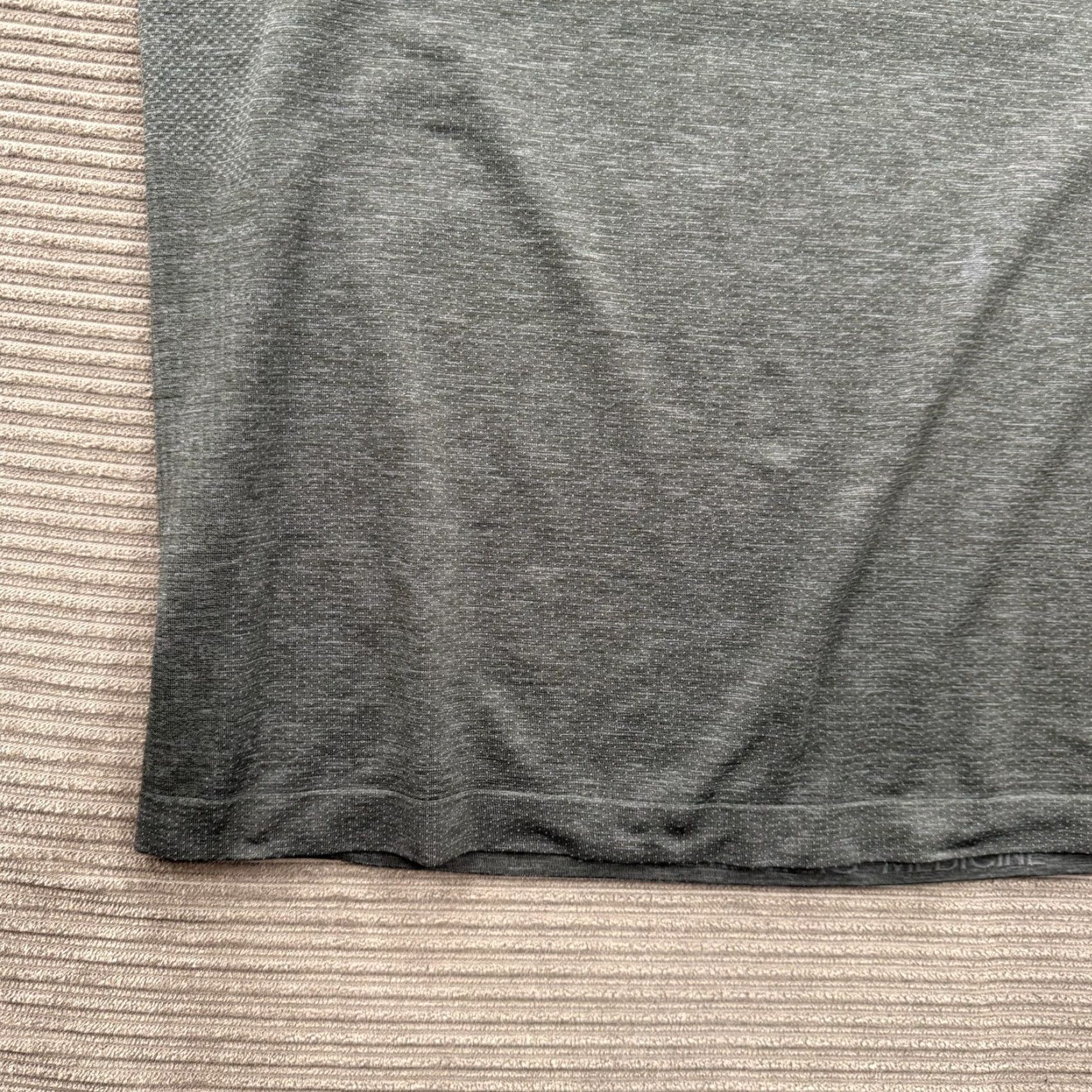 Lululemon Lululemon Polo Shirt Mens Large Gray Movement Is Medicine Golf Activewear Shirt Size US L / EU 52-54 / 3 - 7 Thumbnail