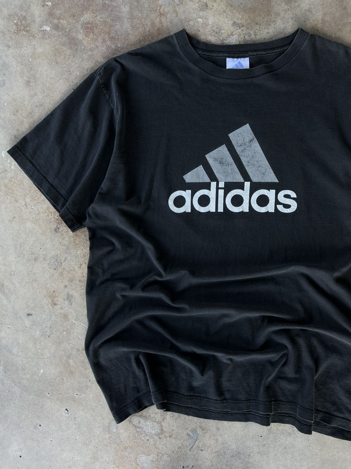 Adidas Vintage 2000’s Essential Adidas OG Logo T Shirt Size US L / EU 52-54 / 3 - 1 Thumbnail