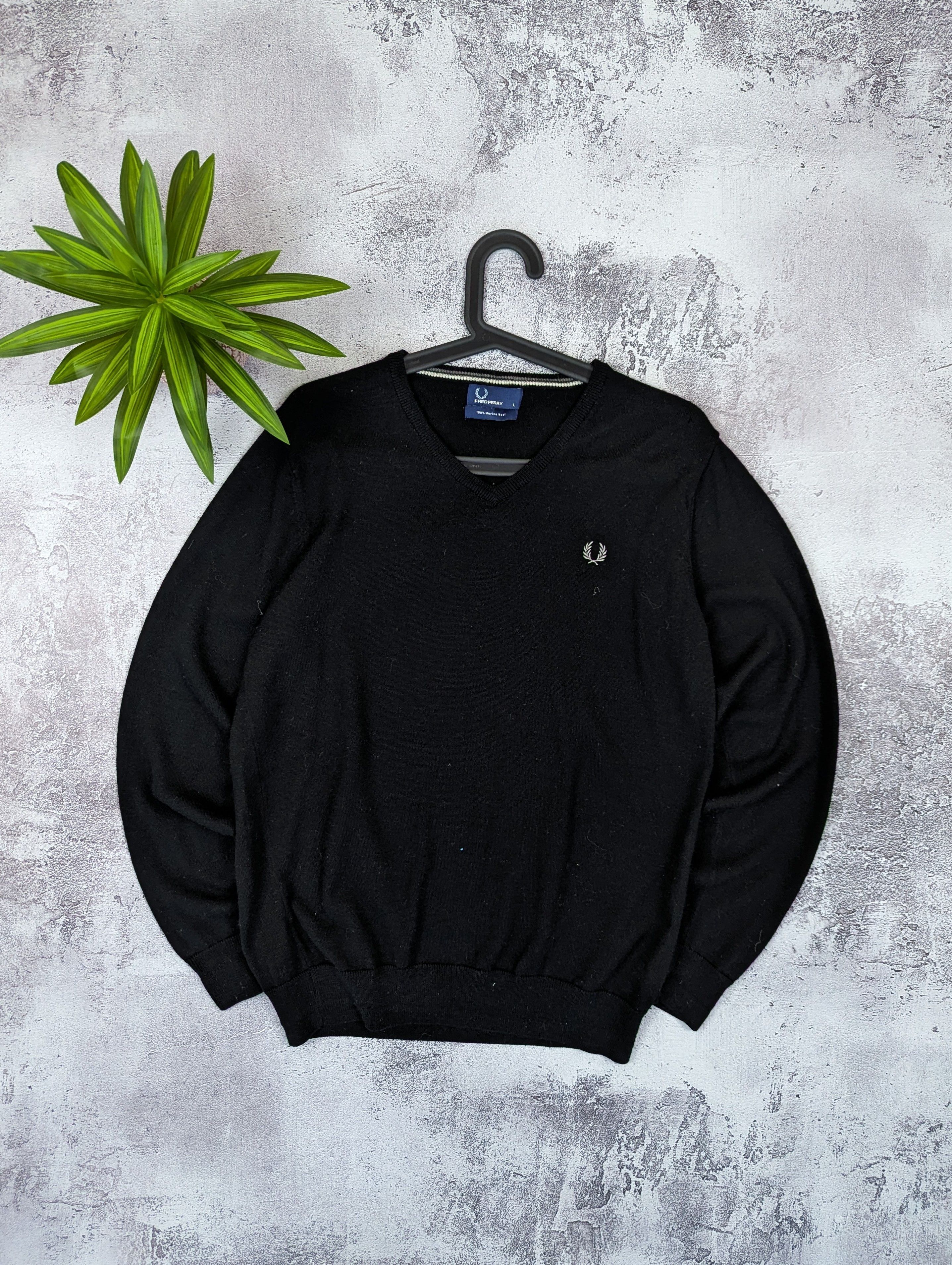 Fred Perry Fred Perry Merino Wool V Neck Sweater L Size US L / EU 52-54 / 3 - 1 Thumbnail