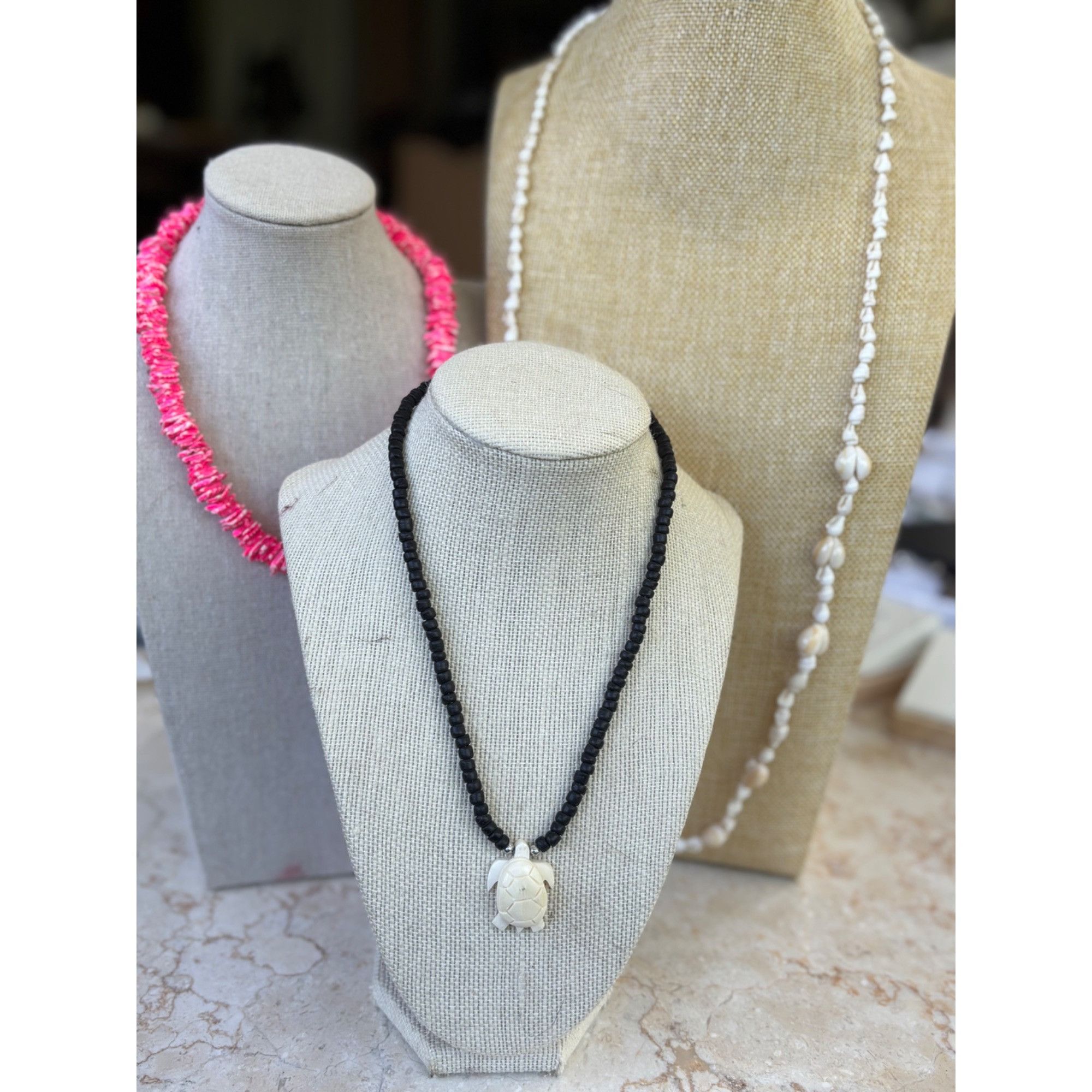 Other Black Beaded Necklace With White Turtle Pendant Pink Shell N Size ONE SIZE - 1 Thumbnail