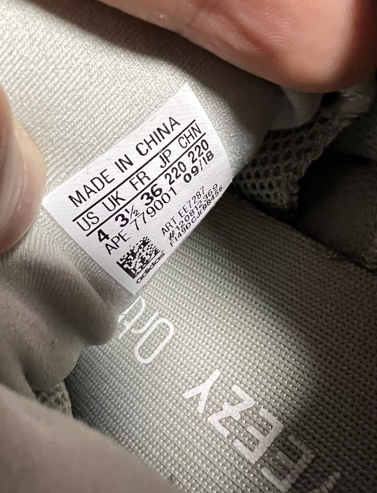 Adidas Adidas Yeezy 500 Salt J42 Size US 4 / IT 34 - 5 Thumbnail
