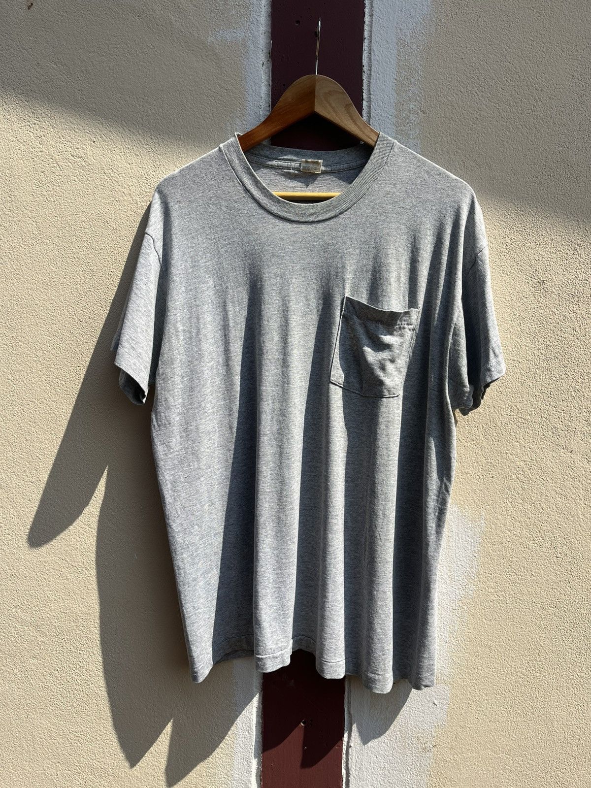 Vintage Heather Grey Pocket Tee 90s’ Size US L / EU 52-54 / 3 - 1 Thumbnail