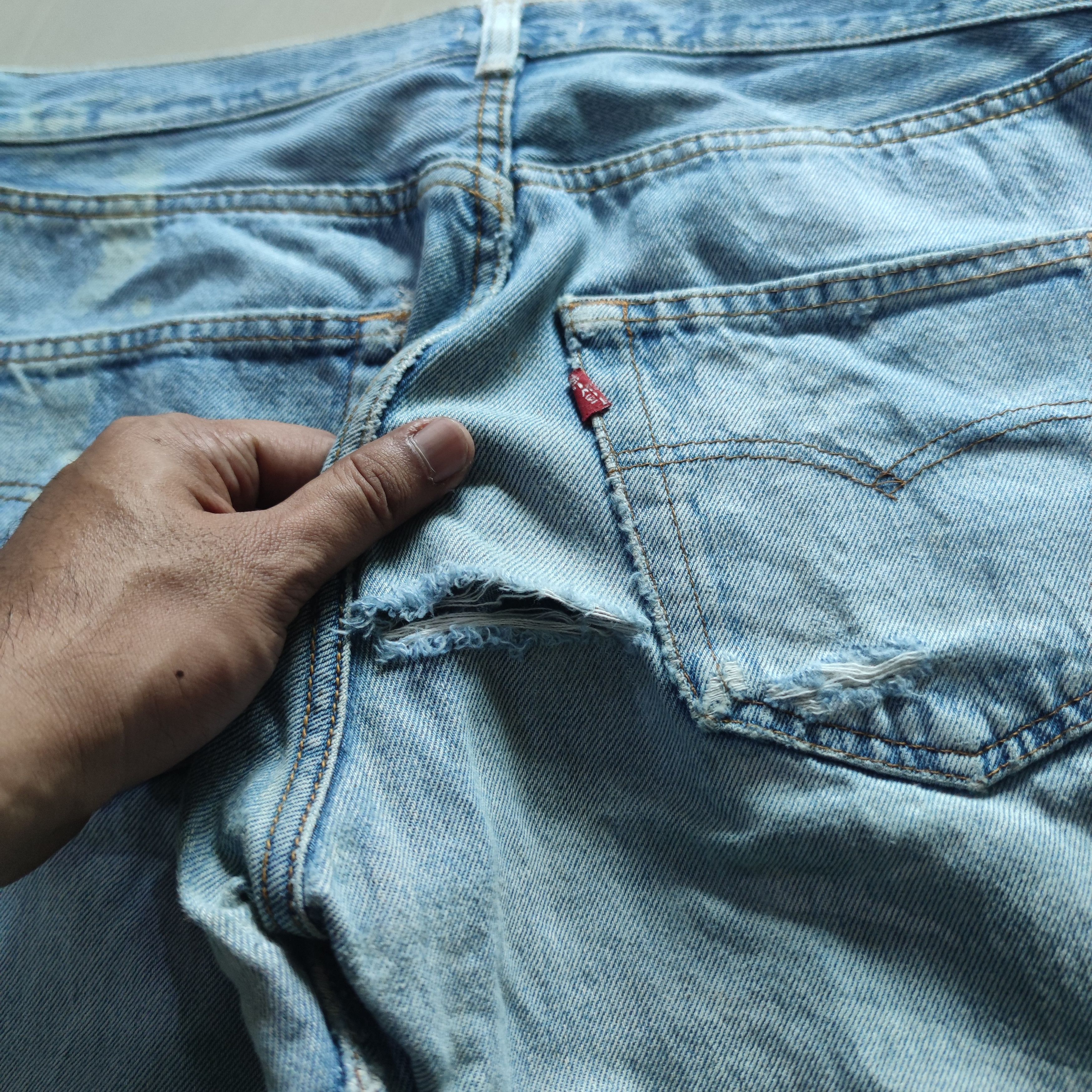 Levi's VINTAGE LEVI'S STRAUSS SAMPLE DISTRESSED JEAN MADE IN USA Size US 31 - 8 Thumbnail