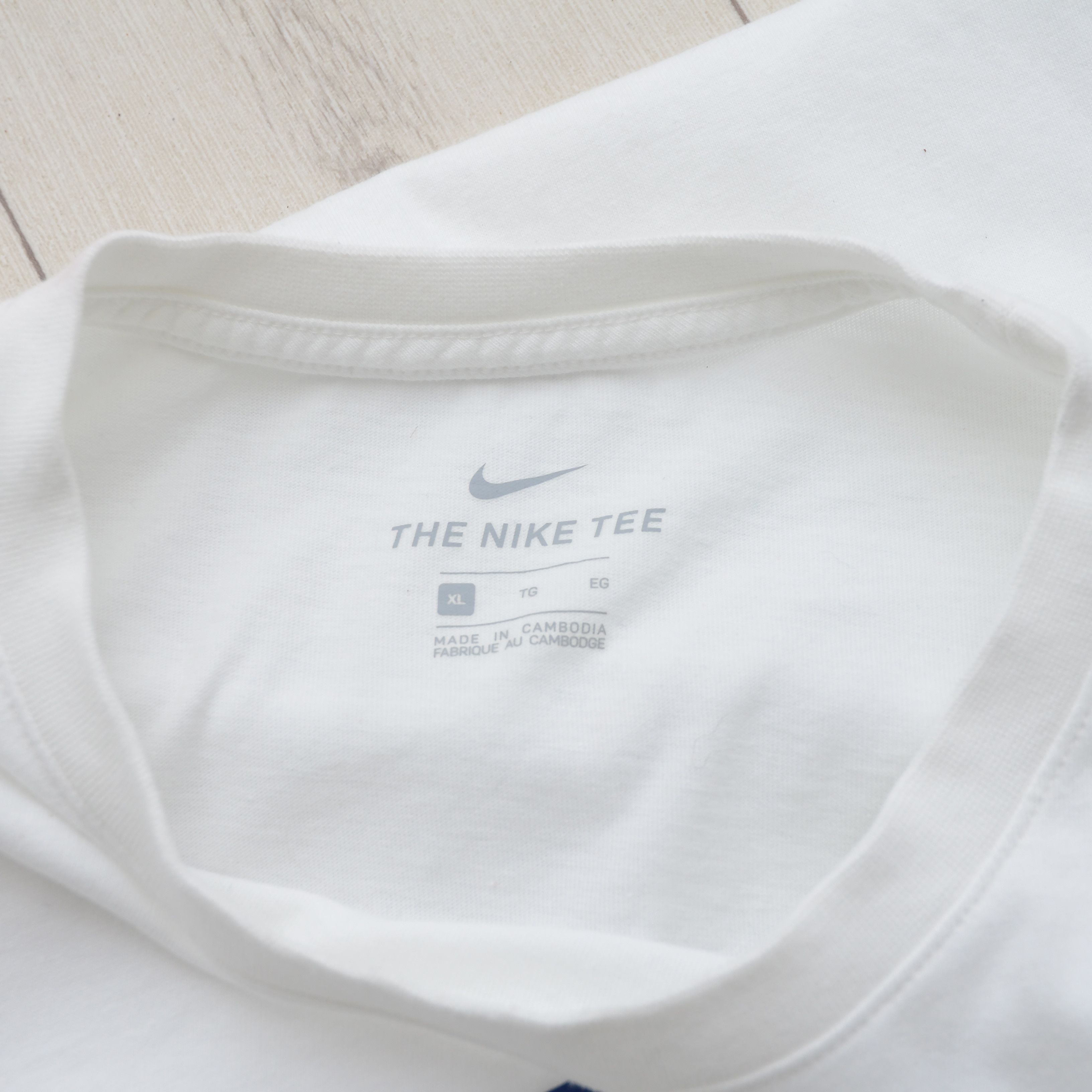 Nike NIKE T-Shirt White Big Blue Logo Size XL Original Sportswear Size US XL / EU 56 / 4 - 7 Thumbnail