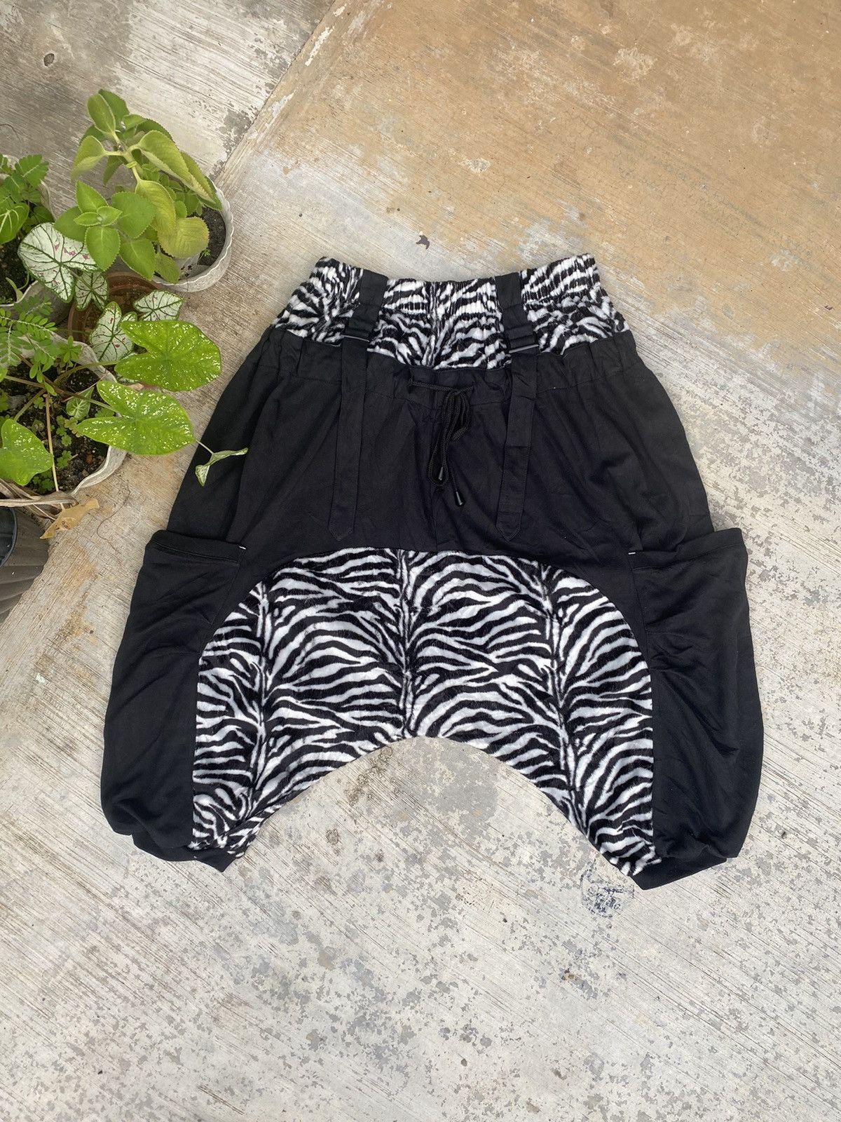 Beauty Beast × Japanese Brand Clash Ahead Zebra Harem Pants Size US 26 / EU 42 - 1 Thumbnail