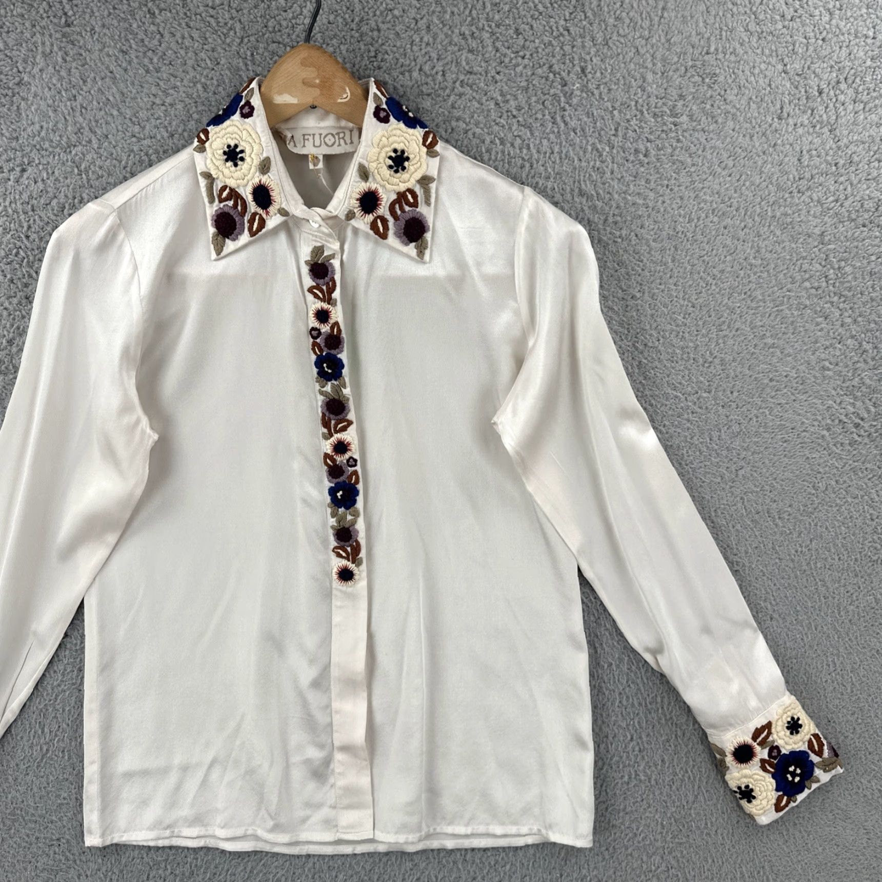 Vintage La Fuori Blouse Shirt Womens S White Silk Sheer Embroidered Collar Flowers NWT Size S Size S / US 4 / IT 40 - 2 Thumbnail