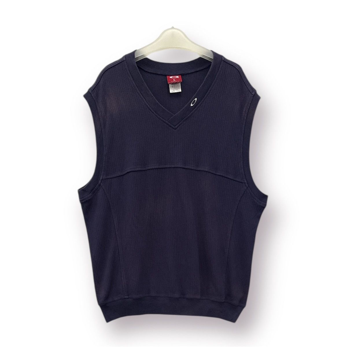 Oakley 🔥 Oakley Streetwear Sleeveless V-Neck Tees - L Size US L / EU 52-54 / 3 - 1 Thumbnail