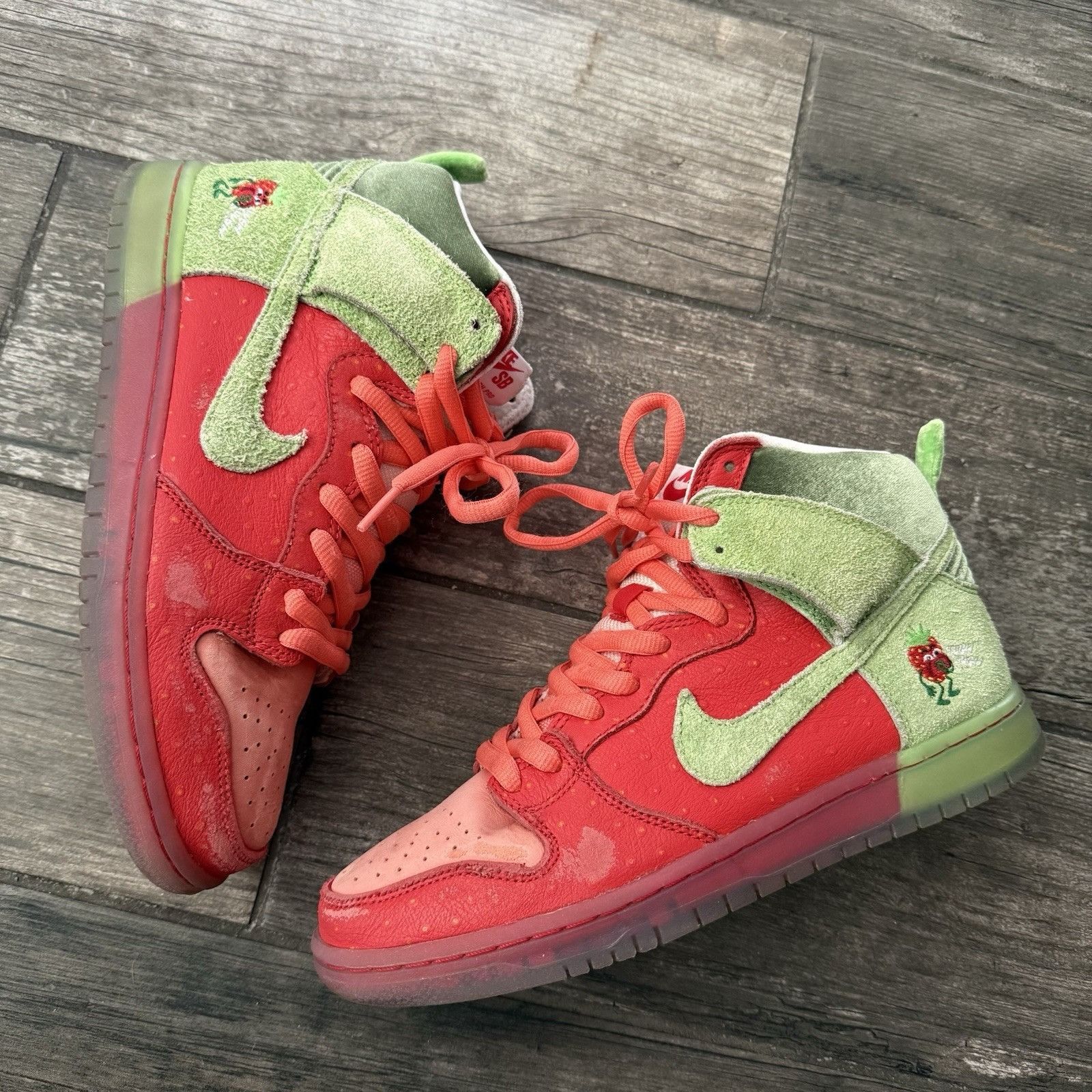 Nike SB NIKE SB DUNK HI STRAWBERRY COUGH SZ 8 GREEN RED SNEAKERS NO Size US 8 / EU 41 - 1 Thumbnail