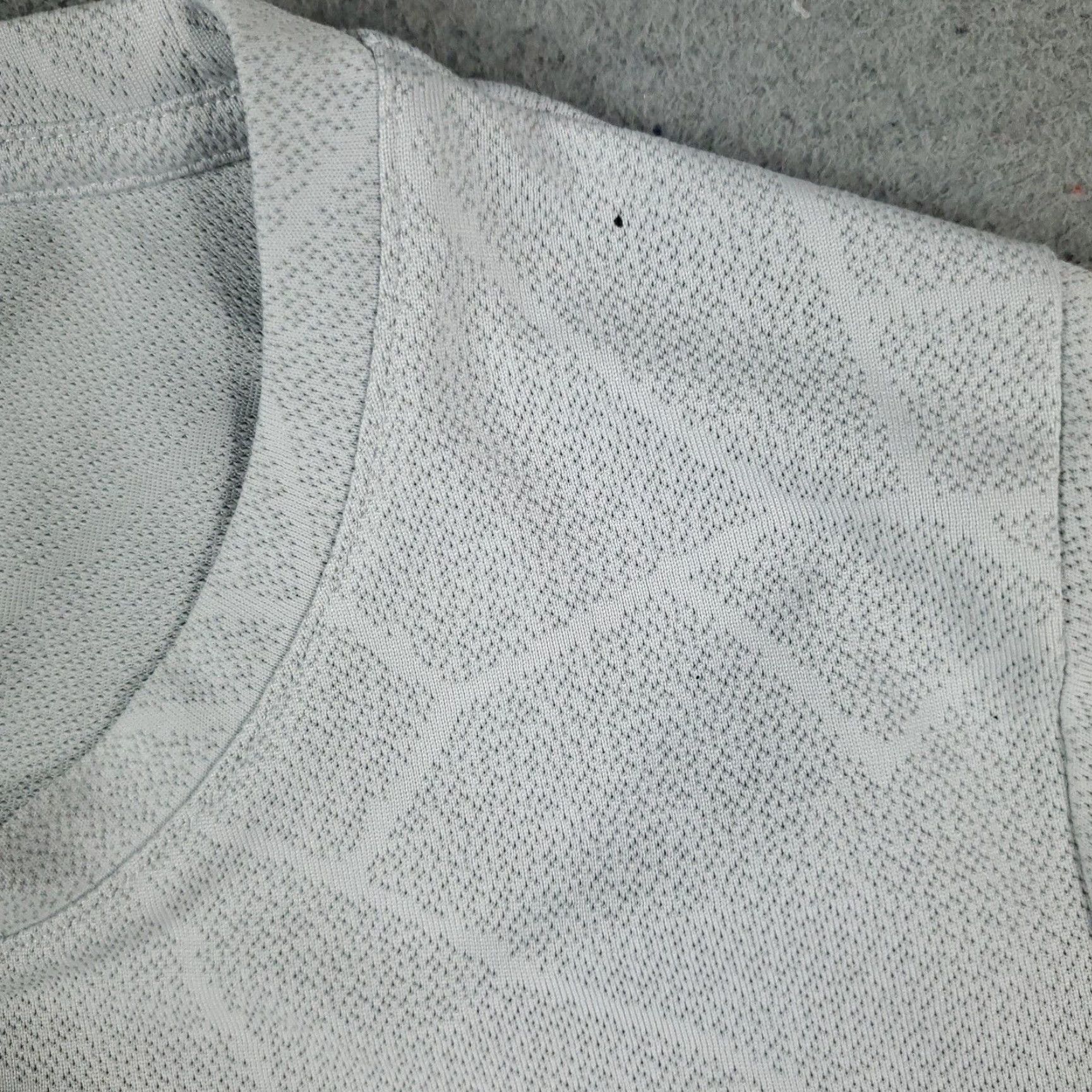 Under Armour Under Armour T Shirt Womens Large Gray Heatgear Short Sleeve Crew Neck Pullover Logo Casual Shirt Womens L Gray Modern Classic Outdoor All Seasons Size L / US 10 / IT 46 - 5 Thumbnail
